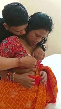 Beautiful Indian Bhabhi Romantic Fucking in Saree with Neighbors Friend