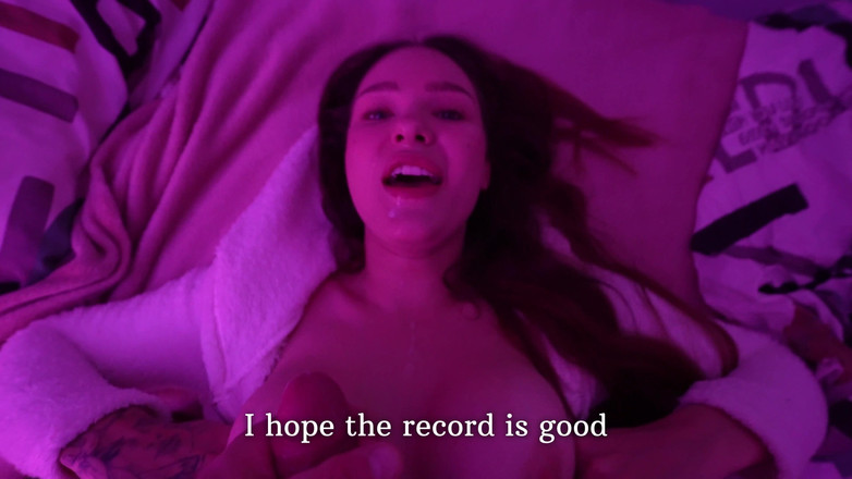 Alexa Poshspicy: 第一人称视角帮助我的继妹拍摄色情片。第一次肛交。屁股到嘴巴。Facial Ce