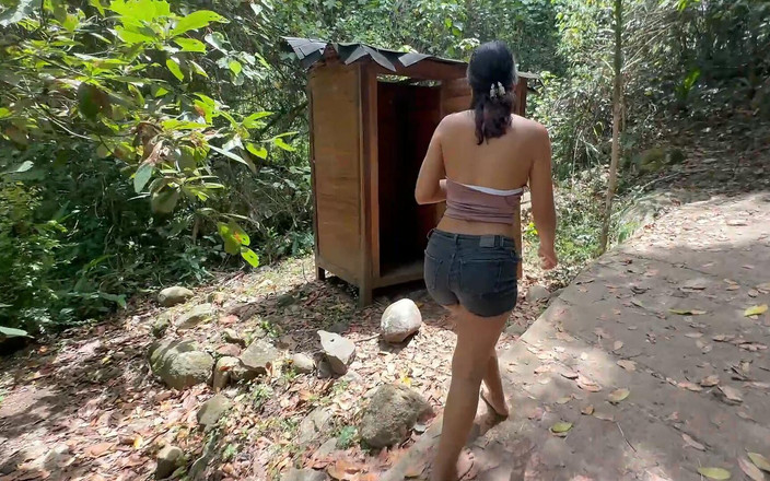 Saraymike: Tôi lẻn ra với chị kế nhút nhát của tôi để đụ...