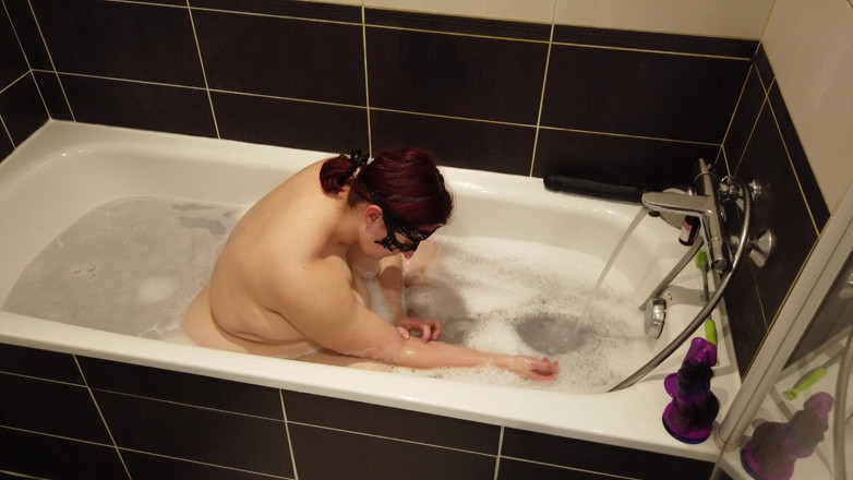 mariaespino: Rien Que Pour Vous La Video Dans Mon Bain En...
