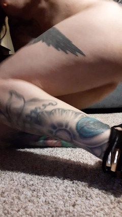 PandoraSG: Gotik amcık ve anal doldurulmuş mor külot oyunu