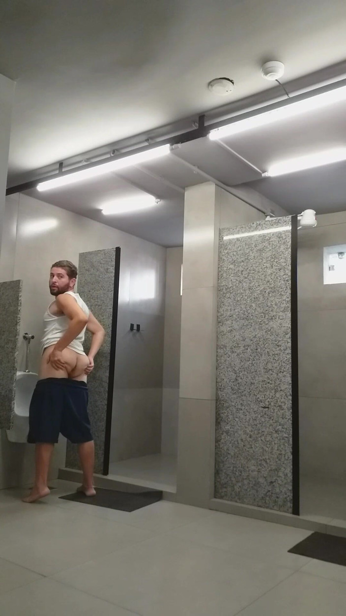 Marcosninfo: Quasi Mi Hanno Beccato a Mettermi in Mostra Nel Bagno...
