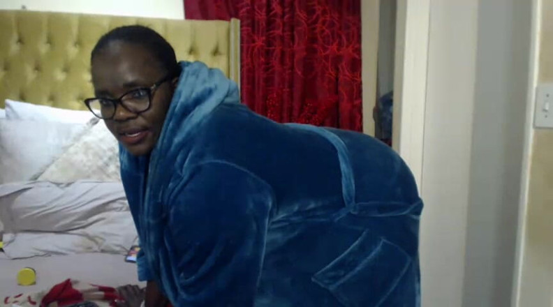 Legendary Booty Overdose: Horny SSBBW Masturbating and Having Breakfast in Bed