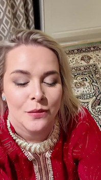 Vollbusige große MILf-stiefmutter fickte meinen stiefsohn