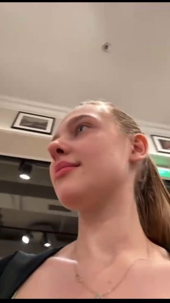 JuiceLussie: Masturbieren im laden