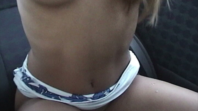 Amateurs videos: Slut in Car