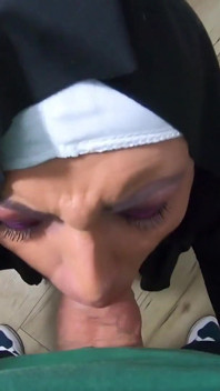 Versaute nonne hat einen orgasmus mit squirt, nachdem sie gefickt wurde, ep 250