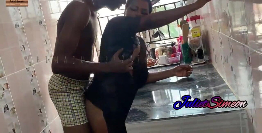 Julietsimeon: Mi ha dato una pecorina calda dalla cucina alla camera...