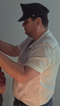 Medvědí policajt vyšetřování: smyslný výslech s Heavyhitterboxerem