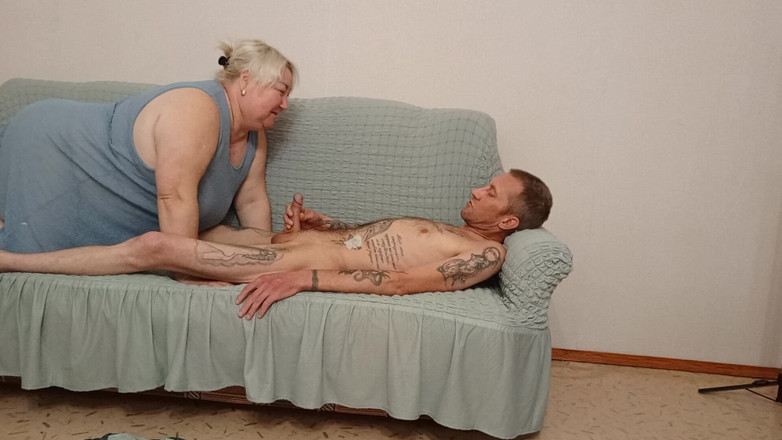 Zona901: Manželka sleduje, jak soused dává hluboké kouření a polyká sperma