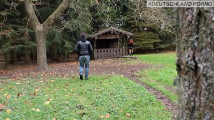 Deutschland porn: Jessy और Conny Dachs पेशाब करती हैं!!