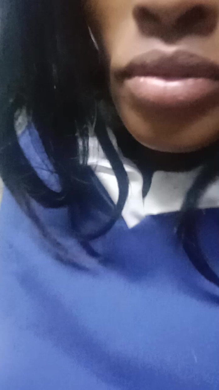 hothouse18xxx: Vergin Girl Di 18 Anni Si Sditalina La Figa E Succhia...