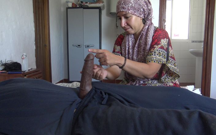 Souzan Halabi: Tante seksi muslim ini kaget!! Bos Afrikanya mengeluarkan kontol hitam...