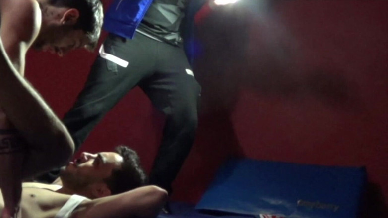 XXL gape hole used bareback by hard fuckers: โดนเย็ดสองครั้งโดยควยใหญ่