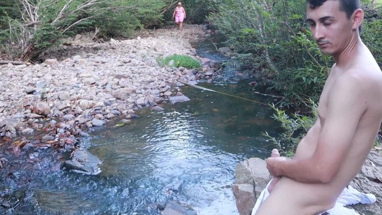 Lexly_16: Ich lutsche einen fremden im freien mit einer großen ladung...