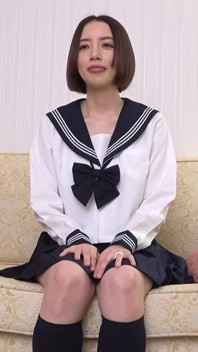 มิซากิ - ผู้หญิงแต่งงานใส่ชุดนักศึกษา