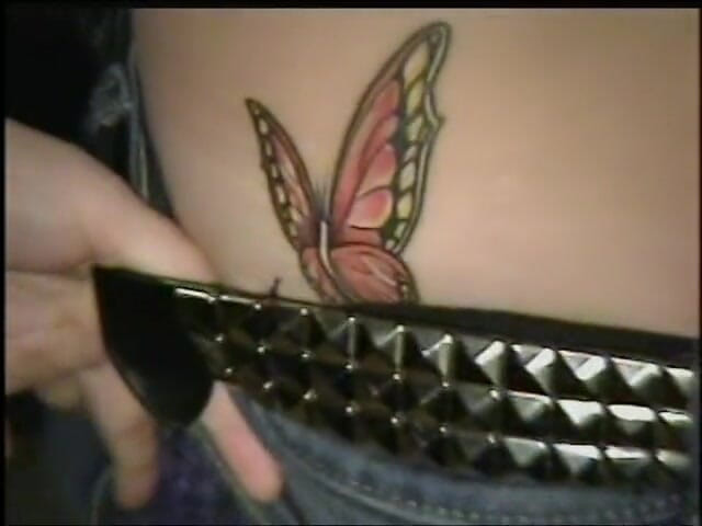 Lucky Wankerz: Teenager bionda con i piercing si diverte a giocare la...