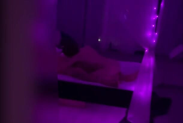 Curry: व्यभिचारी पति अपनी पत्नी की जासूसी कर रहा है