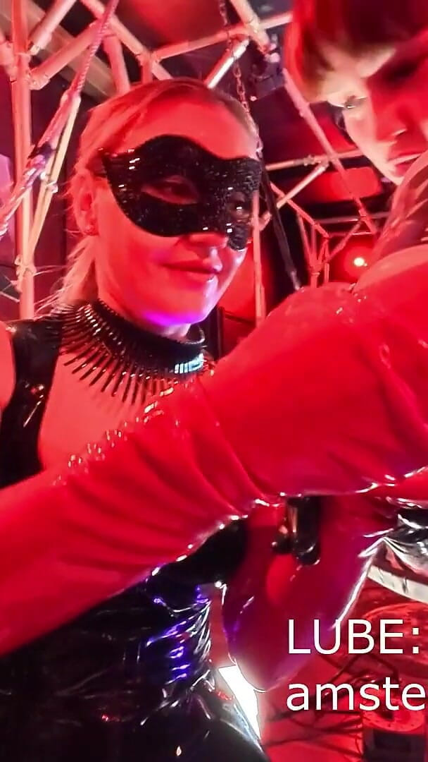 FISTINGQUEEN: Triple Anal Fisting bởi 3 Nữ Thống Trị Latex - Adelina Noir...