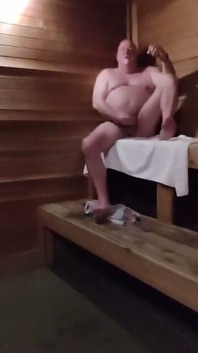 Beardaddychub sauna leti hai