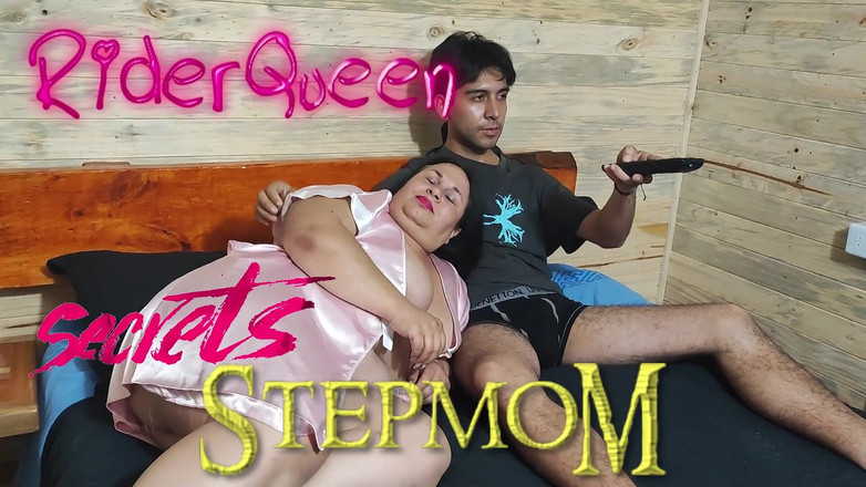 Riderqueen: ミニムービー - テレビを見ながら継母の口をクソ