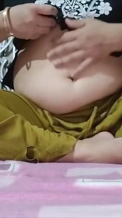 BdPorn101: Nouvelle vidéo de sexe, une bhabhi indienne se masti