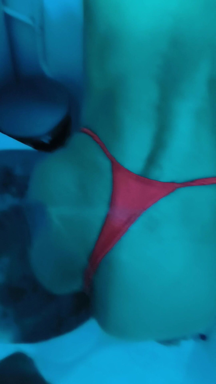 Berry studios: Kencing pada pantat