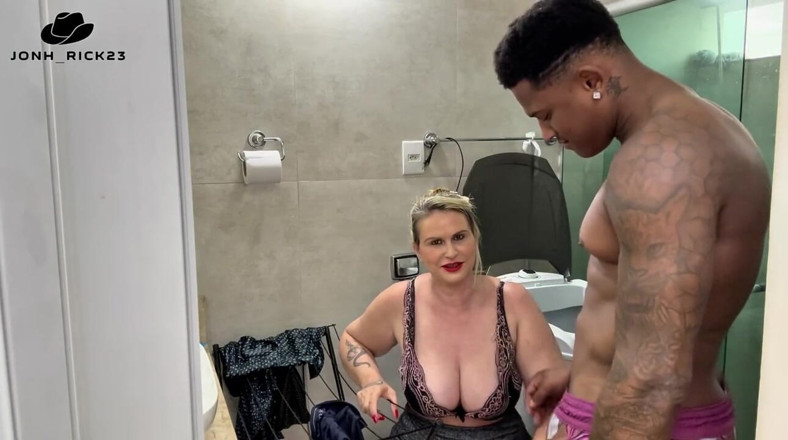 Tiffany Montavani: MILF con la sua fantasia sessuale che odora di biancheria...