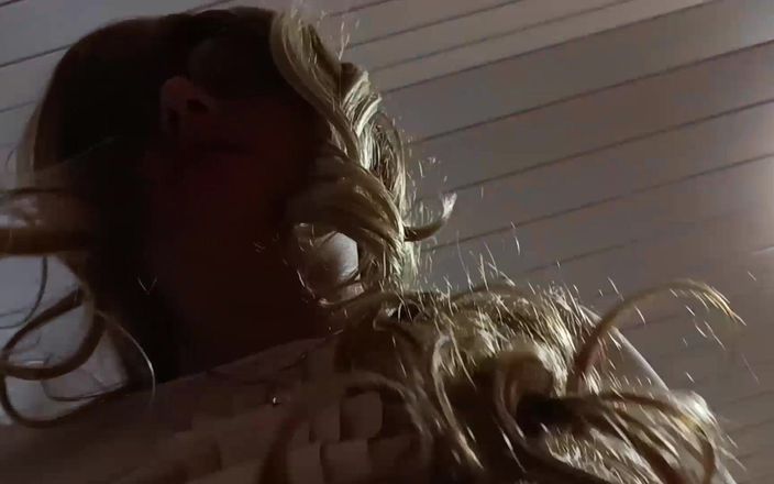 Mike Vonberg: 朝、仕事の前に彼女がまず私のチンポに登り、彼にキスをしてから帰る