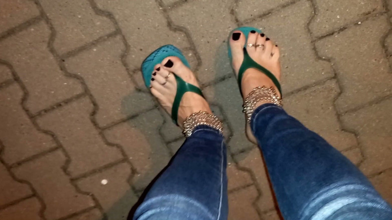 Heelex: Iubitor de picioare în platforma sexy flip flops