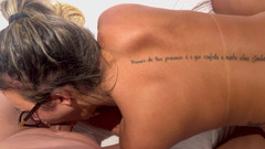 Agatha Lyra: 另一个进来的人，他进门推了门。