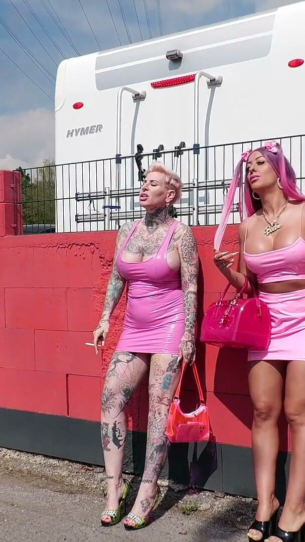 Cat-Coxx: Heet viertal met twee bimbo-poppensletten!