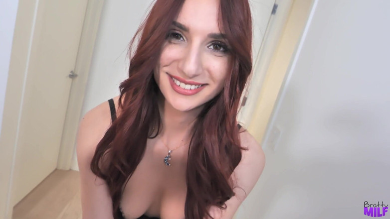 BrattyMilf: Üvey anne başarı için nasıl giyinilir biliyor - s8:e7