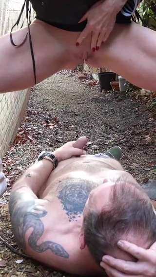 Dirty Doctors Clips: Pissing on The Gardener
