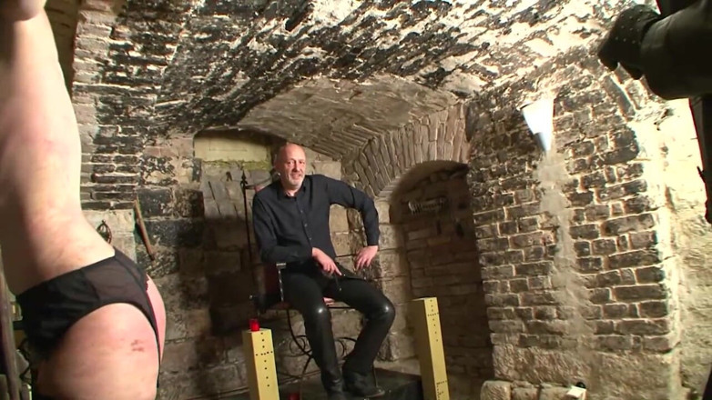 Absolute BDSM films - The original: Dominuje svazování a gilotinu
