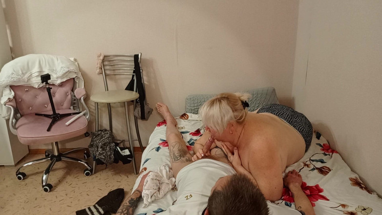 Zona901: The Neighbor's Morning Started with a Deep Blowjob and Cum...