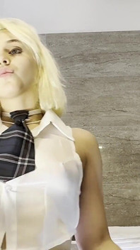 Pembimbing sorak blonde panas di skirt seragam sekolah paling pendek berkelip pepek dan pantat tetapi juga semua tetek cantik semula jadi