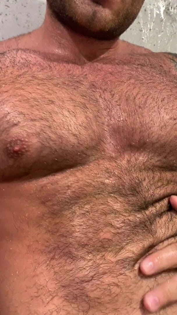 Maximus Barmin: Belle douche du matin, gros cul et bite bien dure !