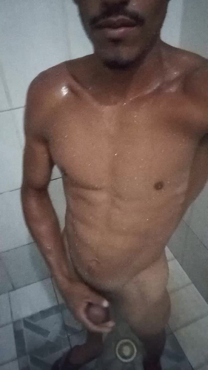 Bruninho Menezes: Brasilianische Brünette 16 cm dick unter der Dusche – behaarter und harter...