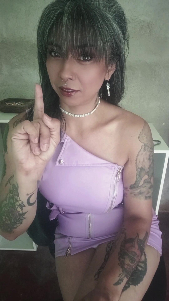 Casia Castro: Merokok untukku