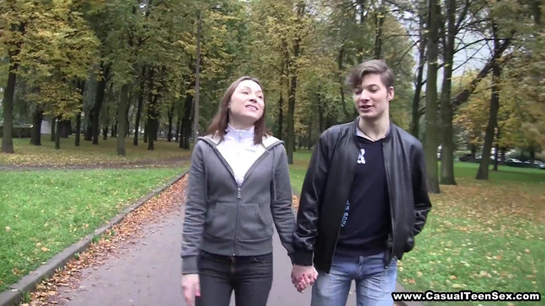 Casual Teen Sex: Милашку трахнул в глотку случайный бойфренд