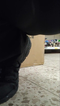 Dirty Slut Pee in Shop Eingepisst