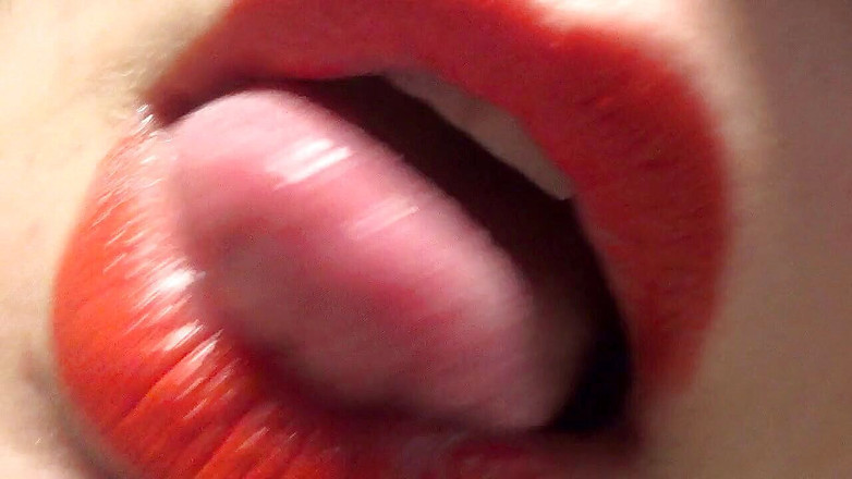 Goddess Misha Goldy: 私とフレンチキス!赤い口紅フェチ!