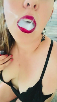 Sexy Latina Vapes in Black
