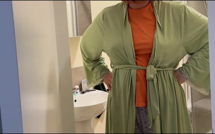 Emma Voyeur: Caught Step Mom Peeing:what Happens Next Will Surprise You