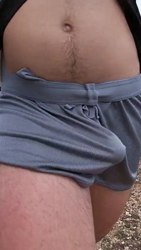 Jsem vztyčená při běhání v těsných šortkách