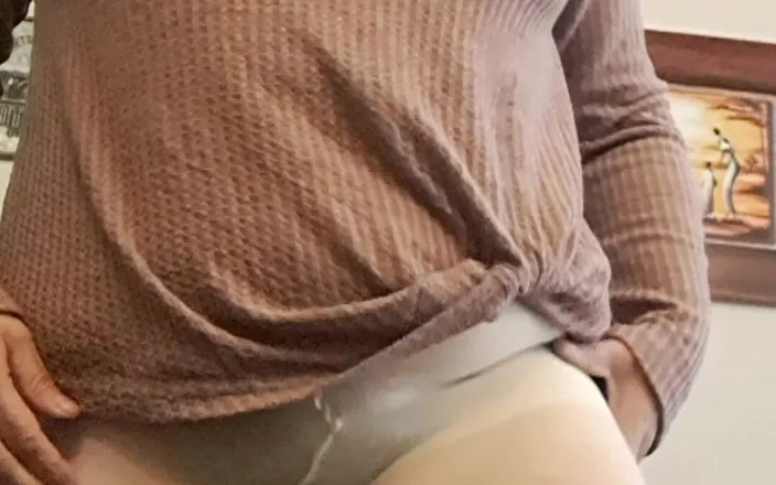 Mommy big hairy pussy: Natural MILF with Some Clothes