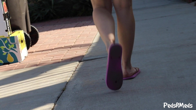 PedsRMeds: Giantess Autumn Walking in Her Flip Flops