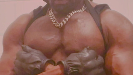 Black mature kinky muscle: Bố Cơ Bắp Đen Vú to Và Chơi Cu