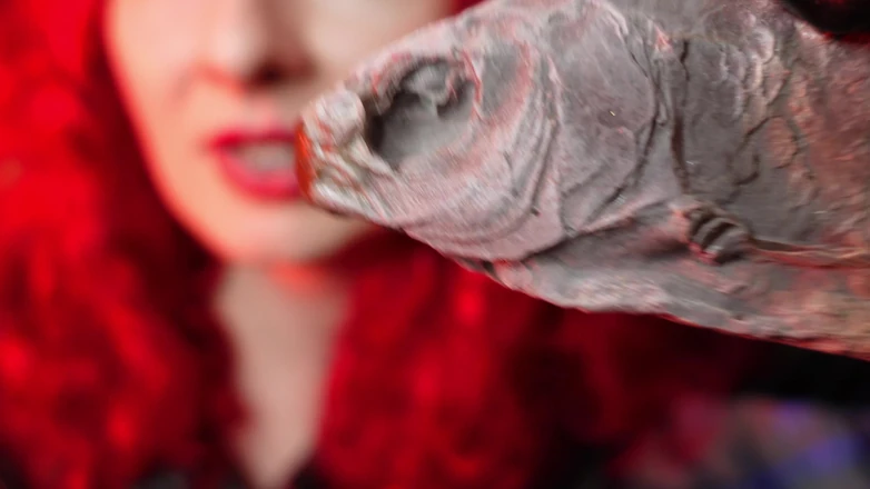 Arya Grander: Asmr eet voedselchocolade